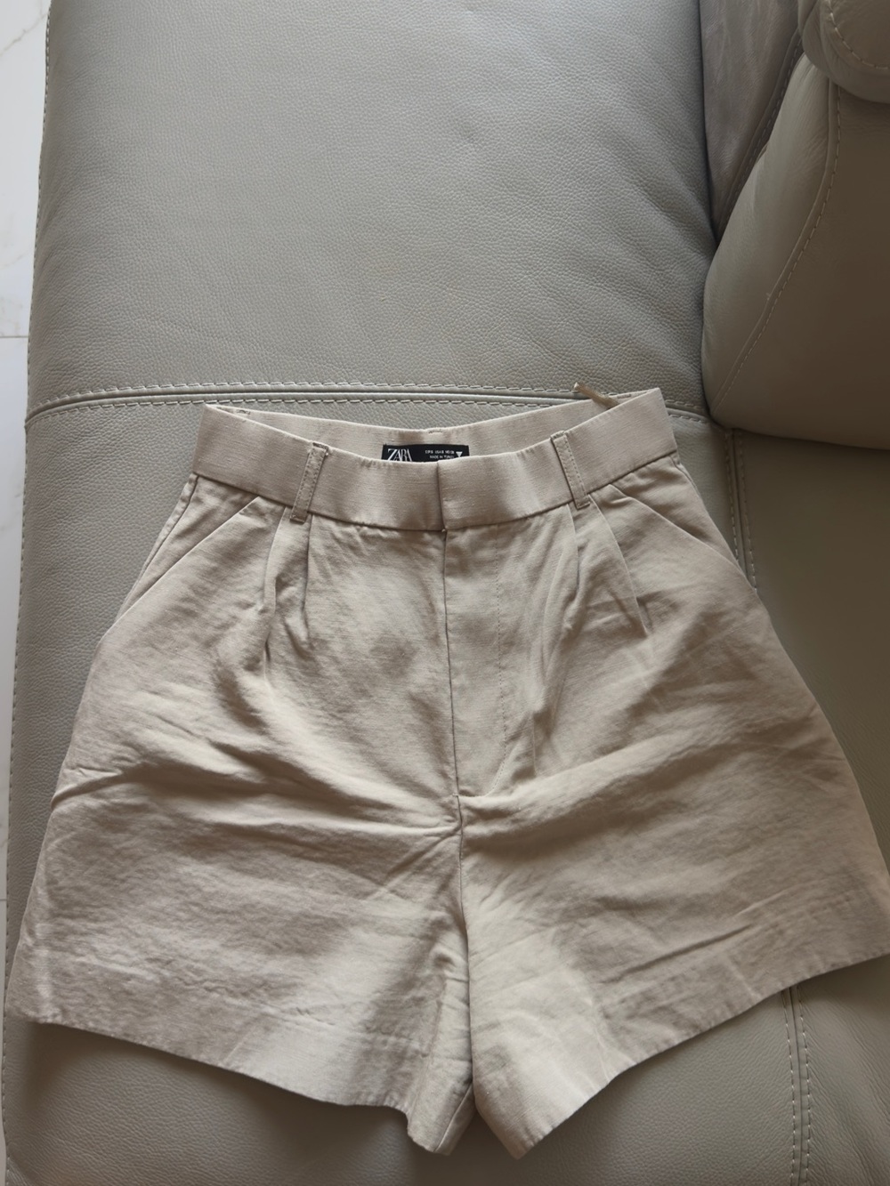 Zara Beige High-Waist Pleated Women's linen Shorts